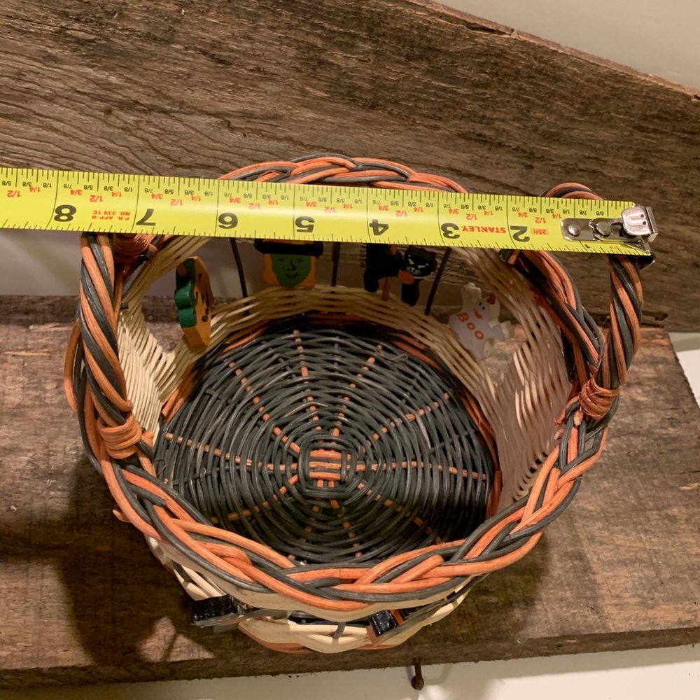 MEDIUM WOVEN HALLOWEEN BASKET. - Picture 9 of 9